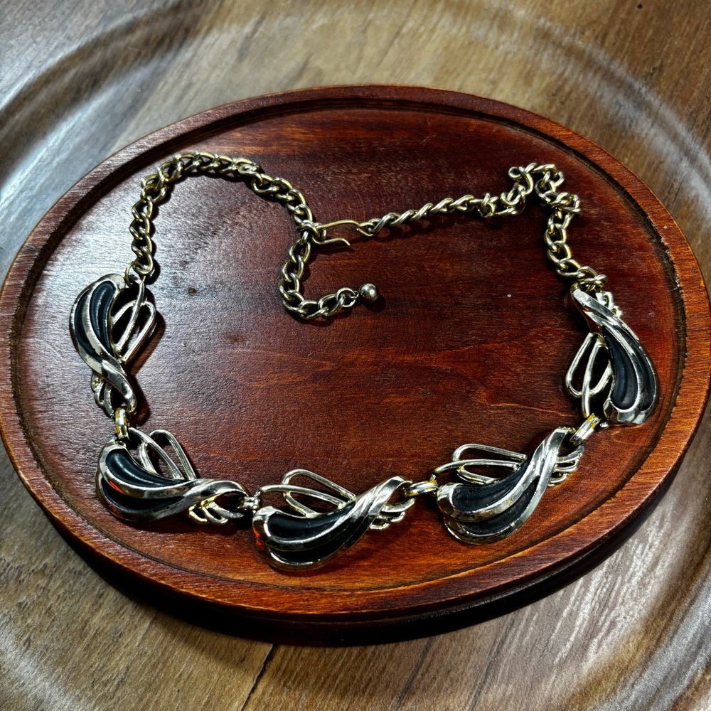 Vintage Chunky black leaf design Gold Tone Necklace With Hook Clasp